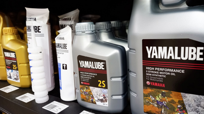 Моторное масло Yamalube - для квадроциклов, мотоциклов, снегоходов и лодочных моторов