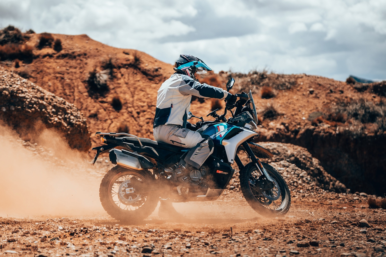 Новый CFMOTO 800MT-X в версиях - Sport и Touring: двойной удар по бездорожью!