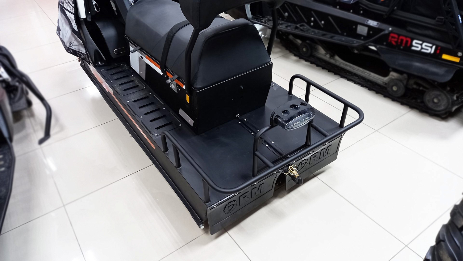 Cнегоход "БУРАН ЛИДЕР" АДЕ \ Русская Механика