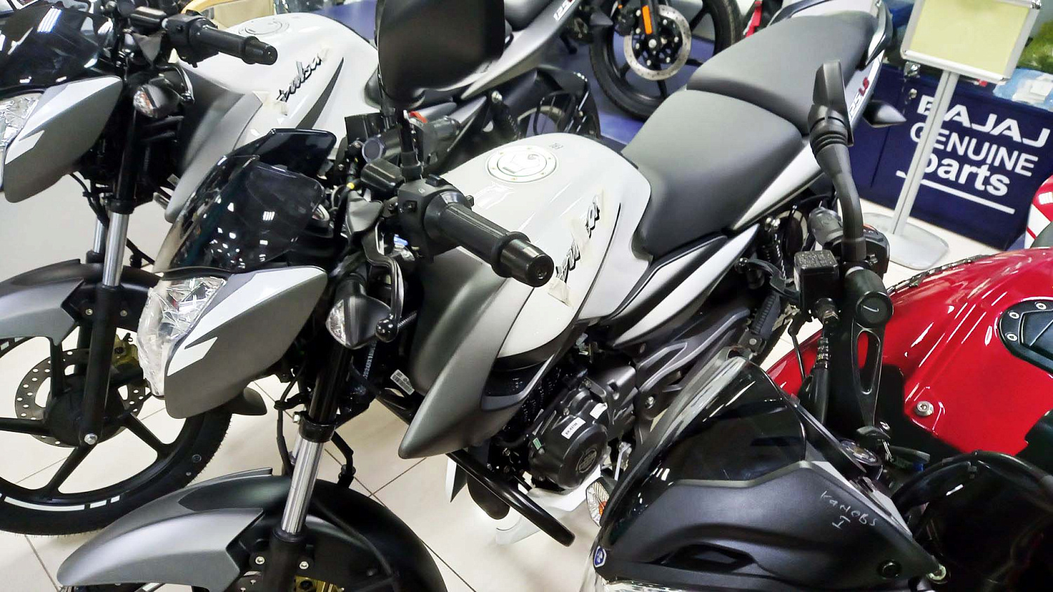 Акция Дивали 2024! Специальные цены на мотоциклы Bajaj