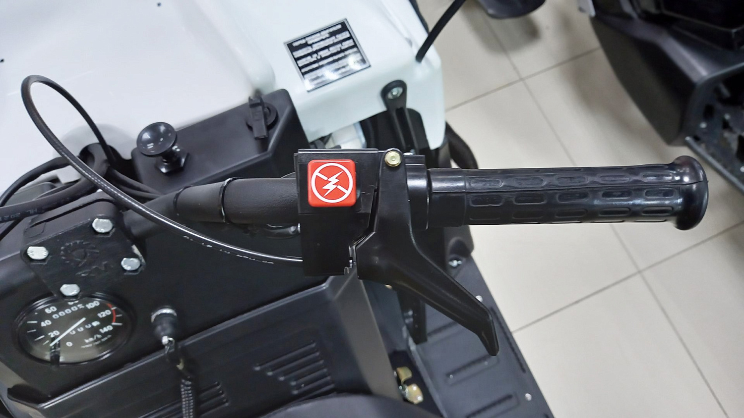 Cнегоход "БУРАН ЛИДЕР" АДЕ \ Русская Механика