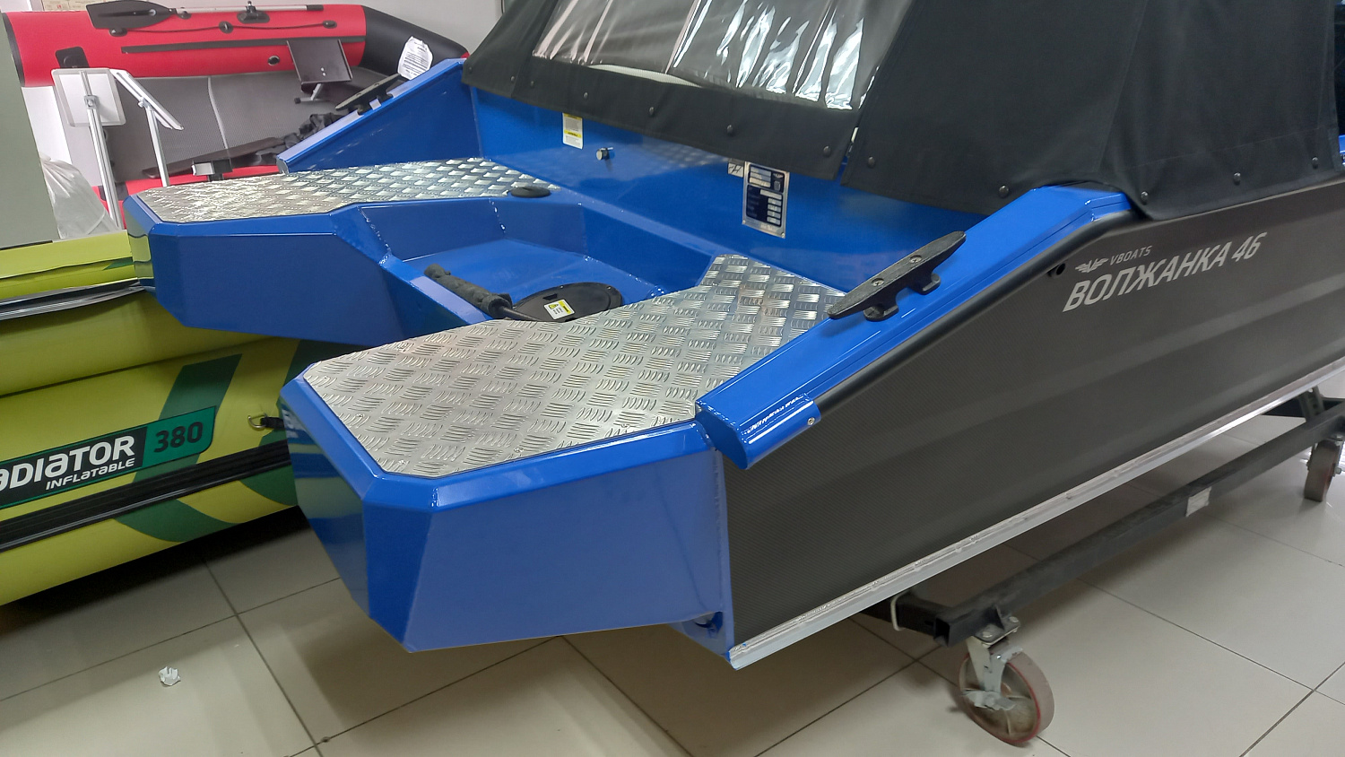 Лодка "Volzhanka 46 Fish" + доп.оборудование