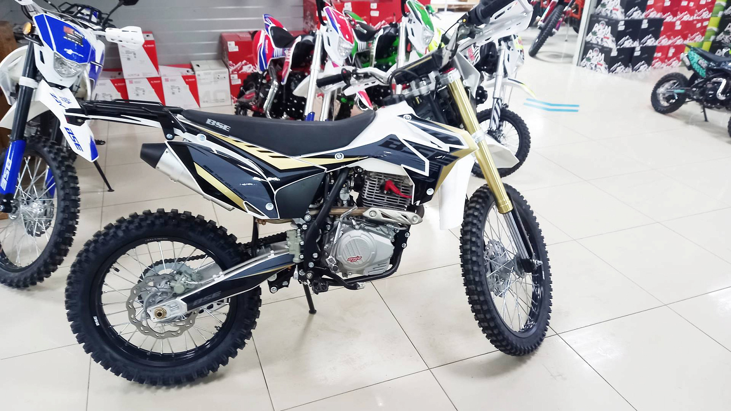 Мотоцикл эндуро BSE Z3 21/18 Gold Black