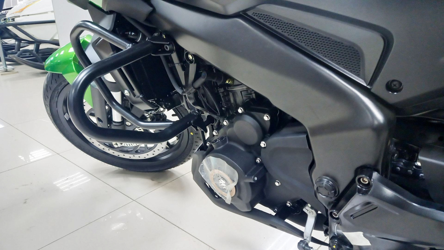 Стрит байк Bajaj Dominar 400 UG Touring