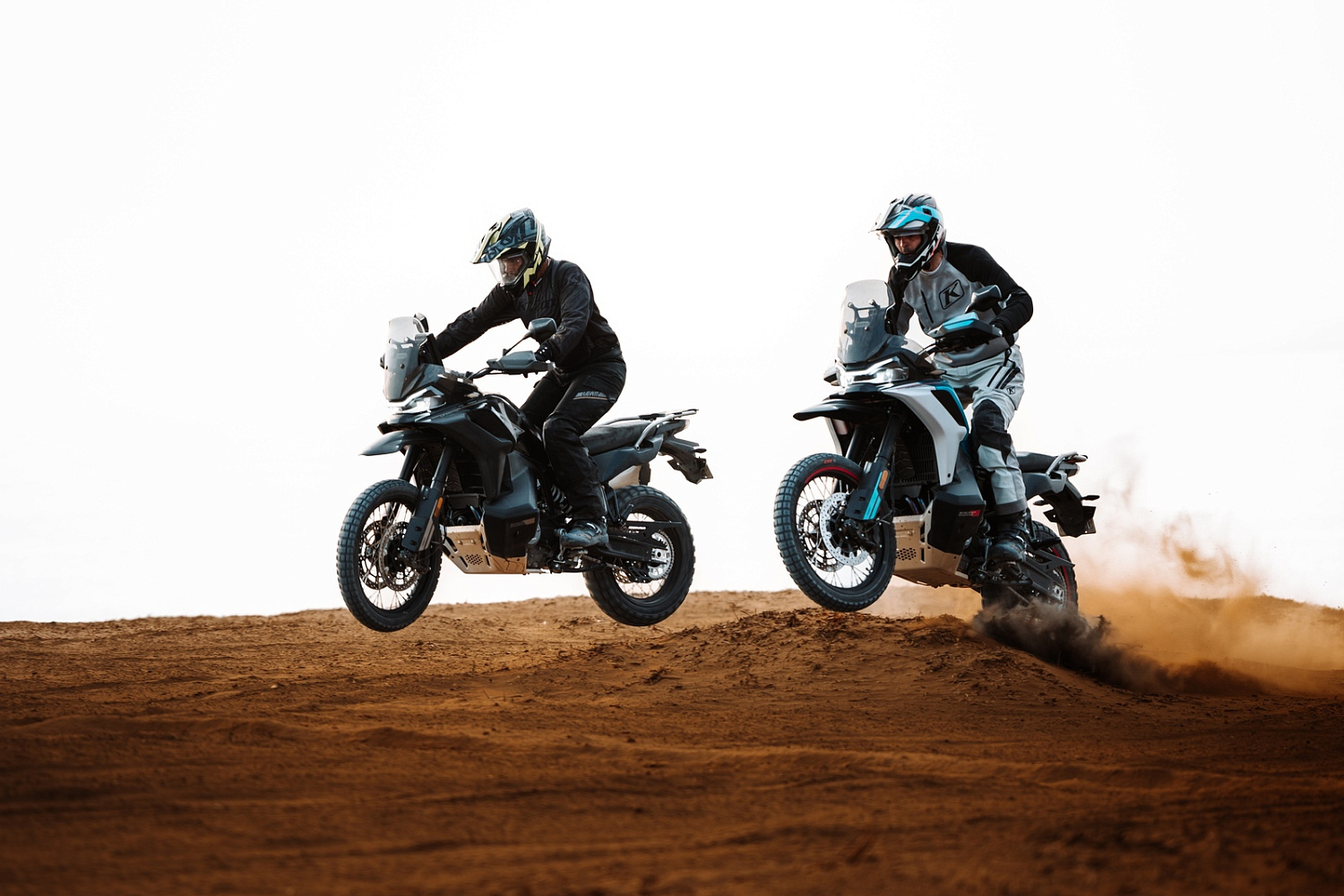 Новый CFMOTO 800MT-X в версиях - Sport и Touring: двойной удар по бездорожью!