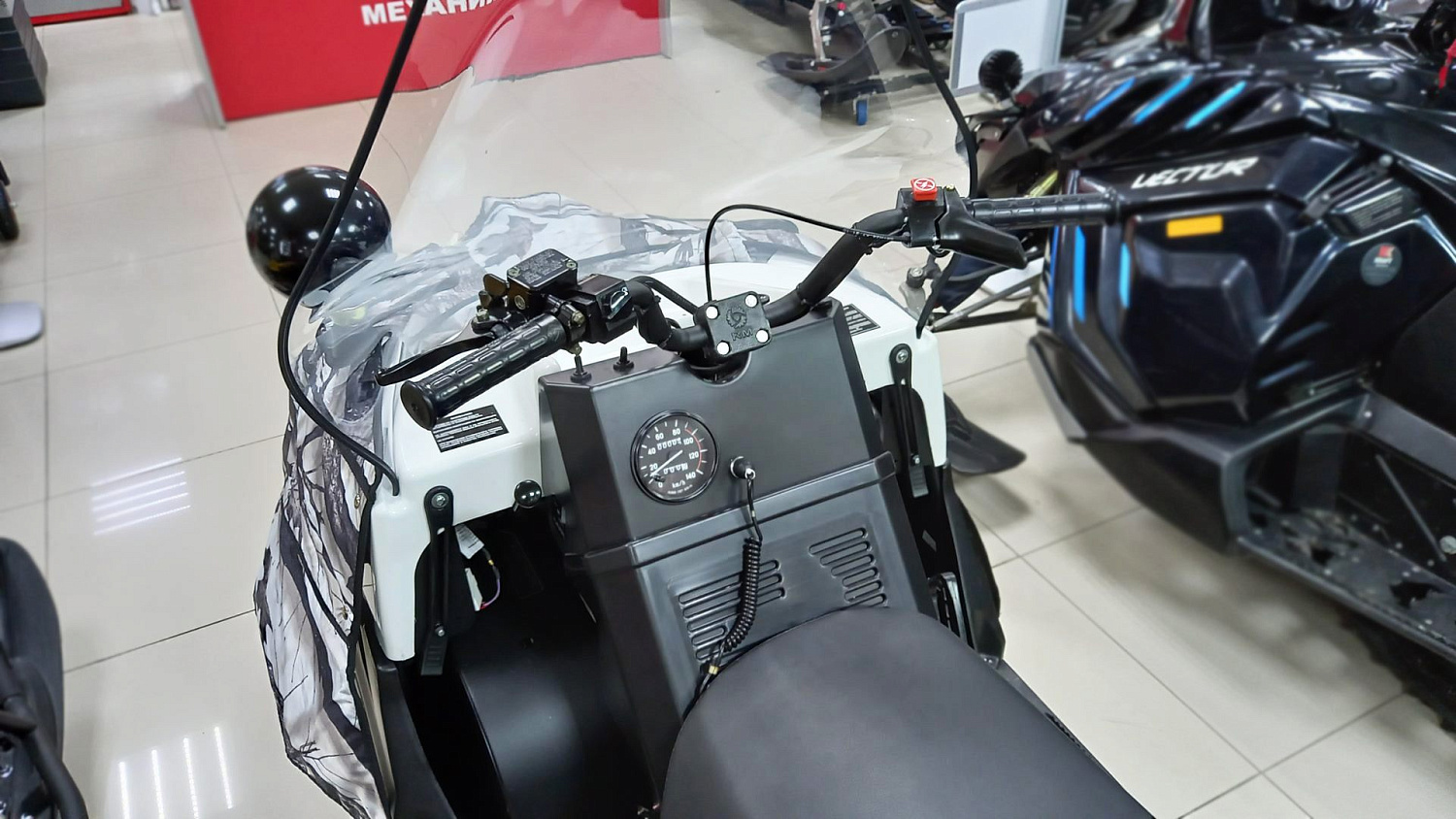 Cнегоход "БУРАН ЛИДЕР" АДЕ \ Русская Механика