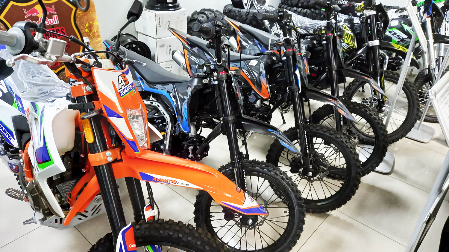 АКЦИЯ: при покупке мотоцикла AVANTIS "из наличия"- шлем AIM или сборка 3500 ₽ в подарок!