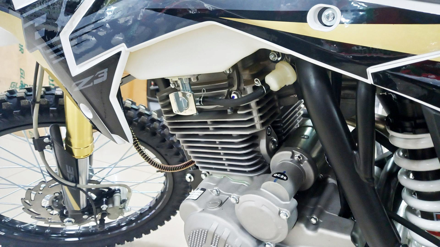 Мотоцикл эндуро BSE Z3 21/18 Gold Black