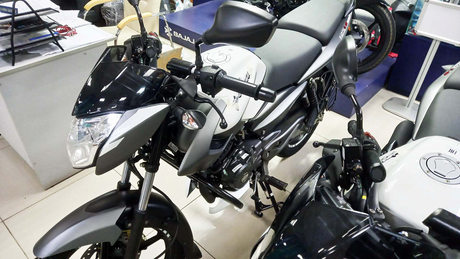 Акция Дивали 2024! Специальные цены на мотоциклы Bajaj