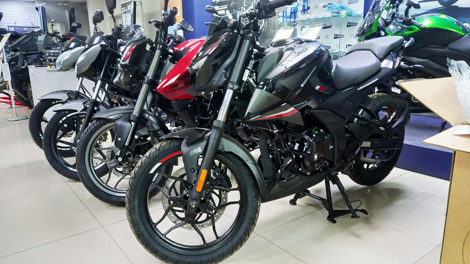 Акция Дивали 2024! Специальные цены на мотоциклы Bajaj