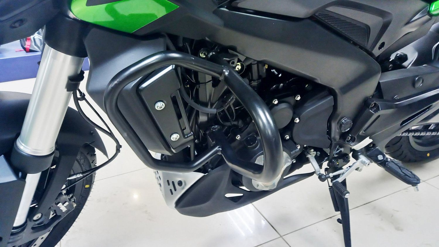 Стрит байк Bajaj Dominar 400 UG Touring