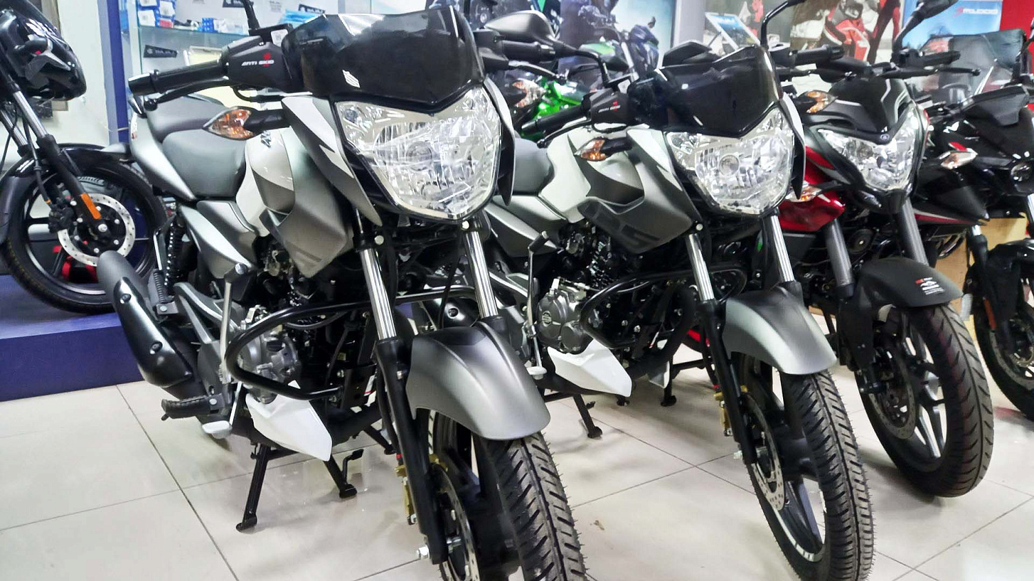 Акция Дивали 2024! Специальные цены на мотоциклы Bajaj