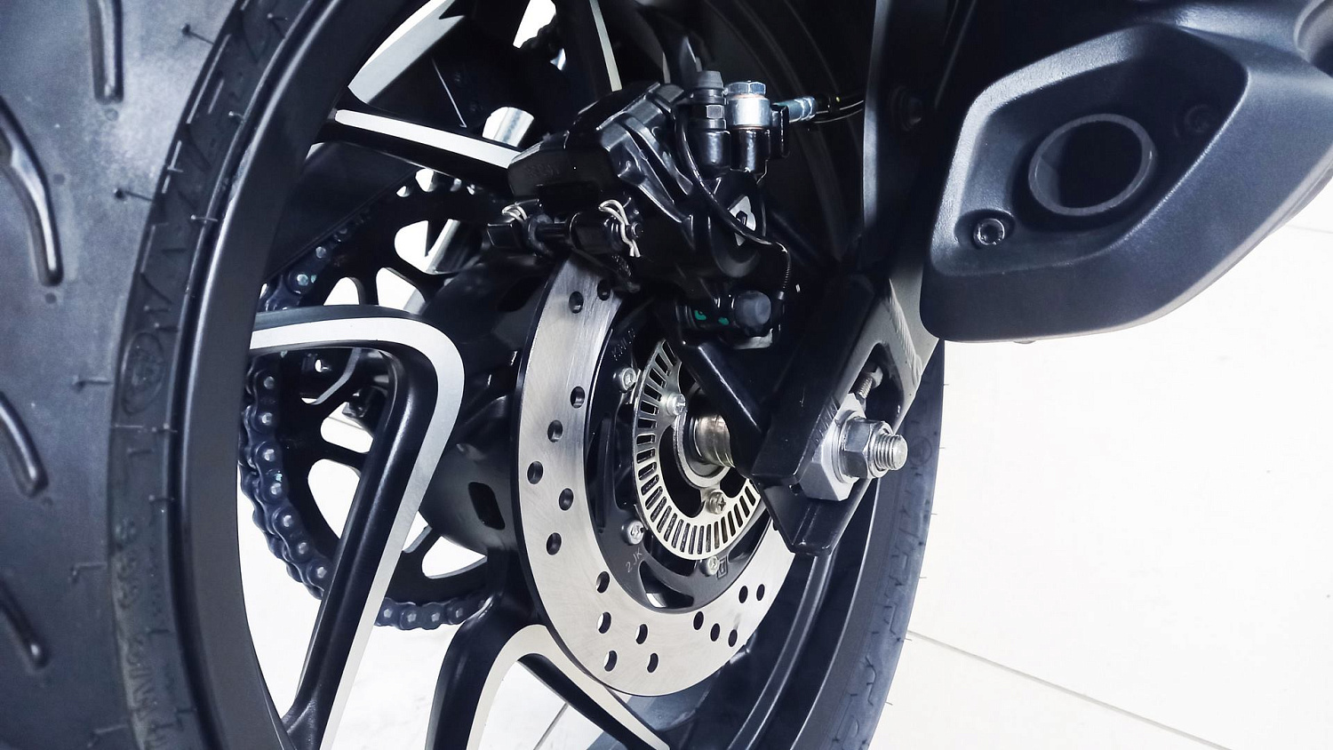 Стрит байк Bajaj Dominar 400 UG Touring