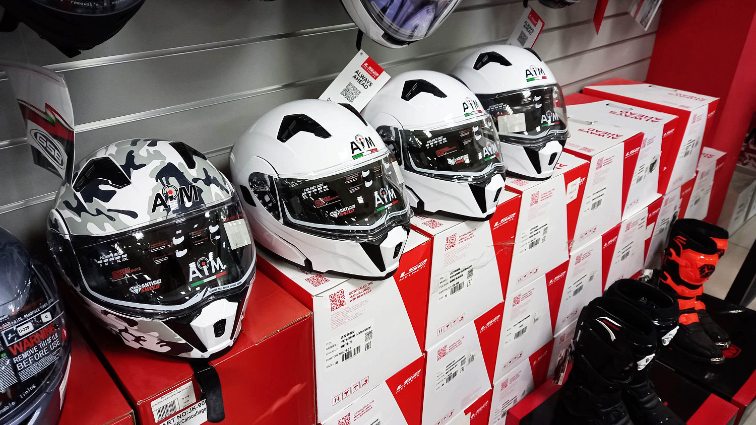 АКЦИЯ: при покупке мотоцикла AVANTIS "из наличия"- шлем AIM или сборка 3500 ₽ в подарок!