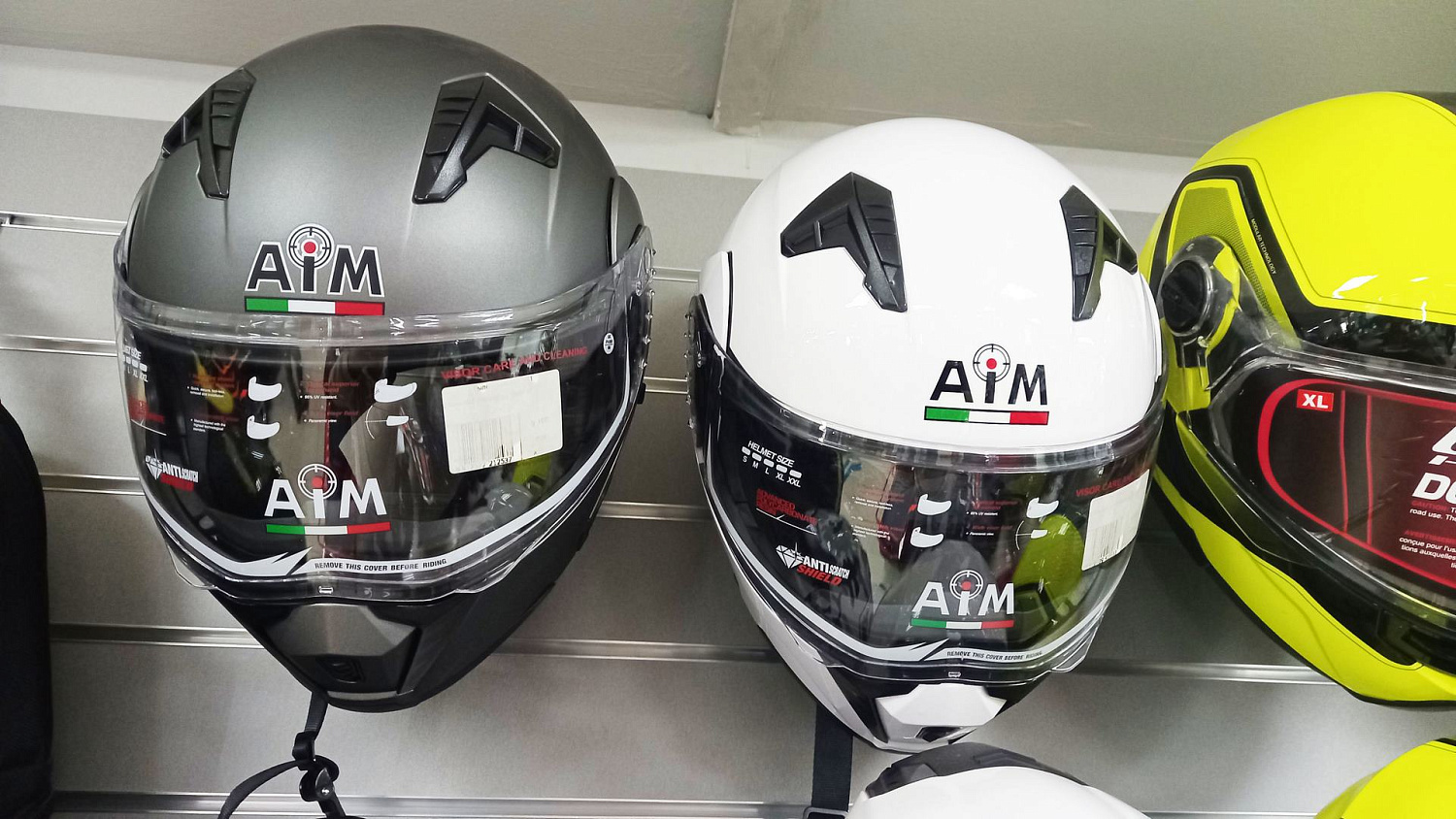 АКЦИЯ: Шлем AIM в ПОДАРОК при покупке мотоцикла бренда Bajaj