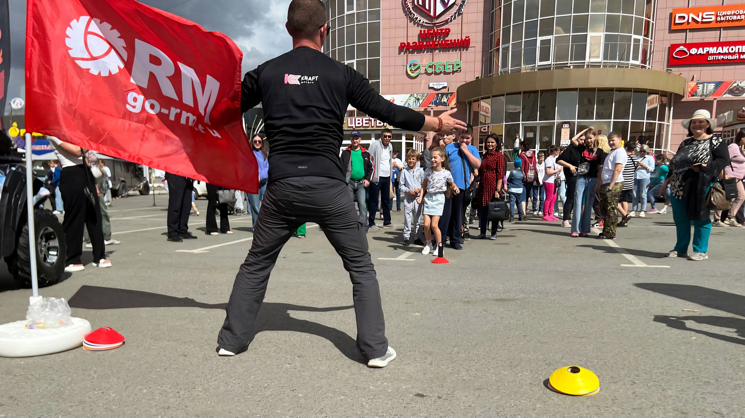 Благотворительный праздник под руководством общественной организации «Твой путь - Жизнь»