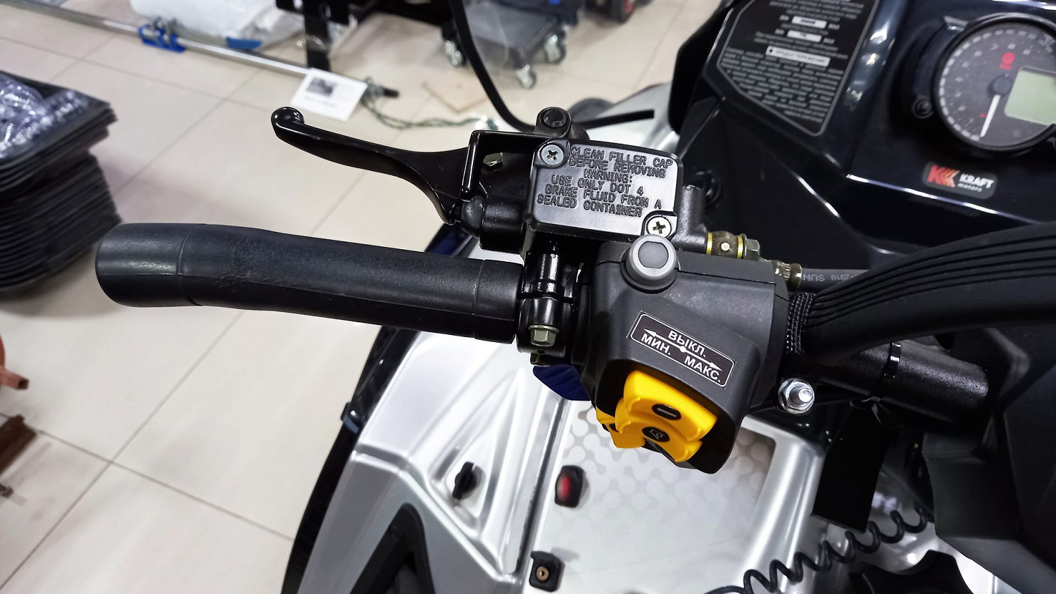 Cнегоход "FRONTIER 1000"