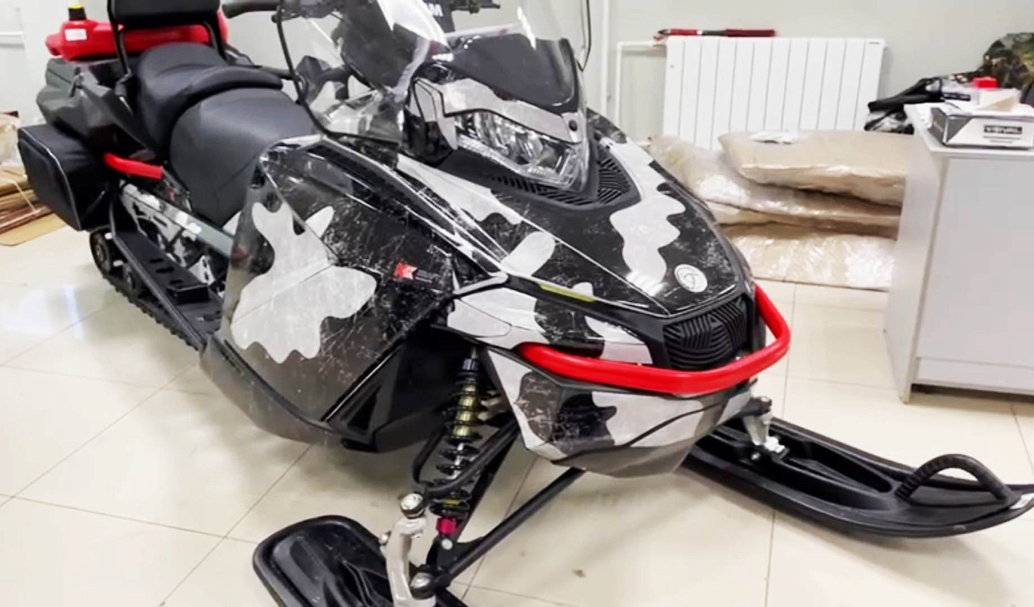 Оклейка бронированной пленкой снегохода  "FRONTIER 1000"