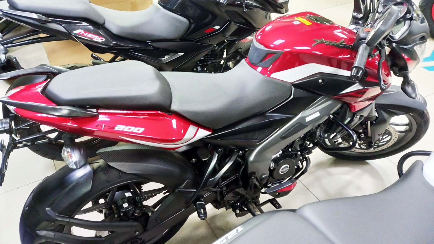 Акция Дивали 2024! Специальные цены на мотоциклы Bajaj