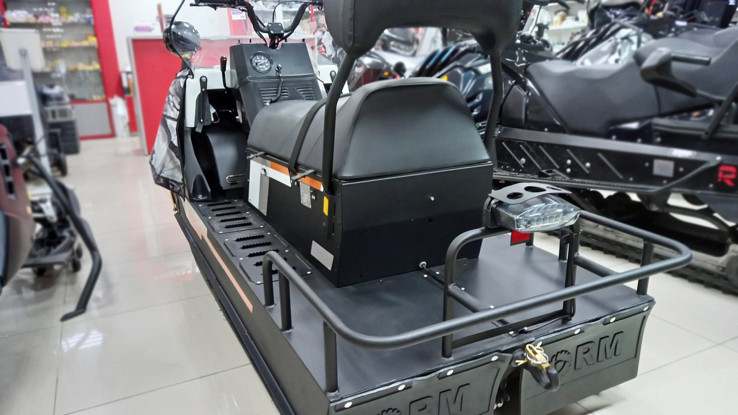 Cнегоход "БУРАН ЛИДЕР" АДЕ \ Русская Механика