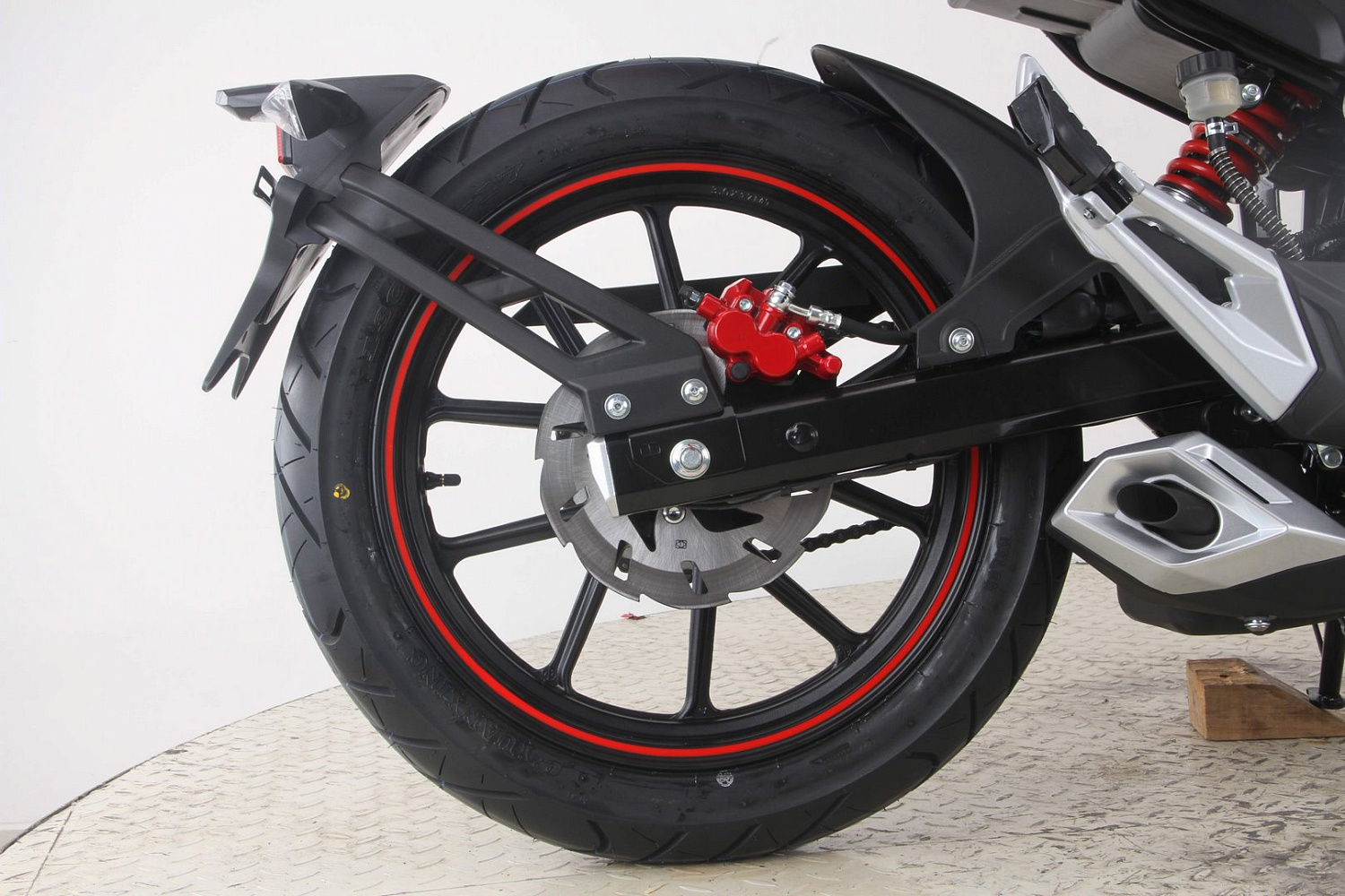 Стрит байк Roliz SPIDER